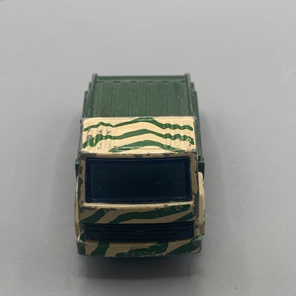 1:74 MATCHBOX FORD CARGO SKIP TRUCK